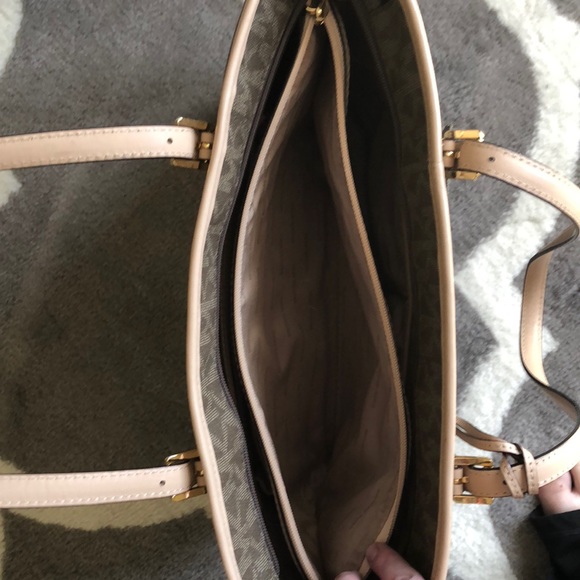 Authentic Michael Kors purse - Picture 4 of 6